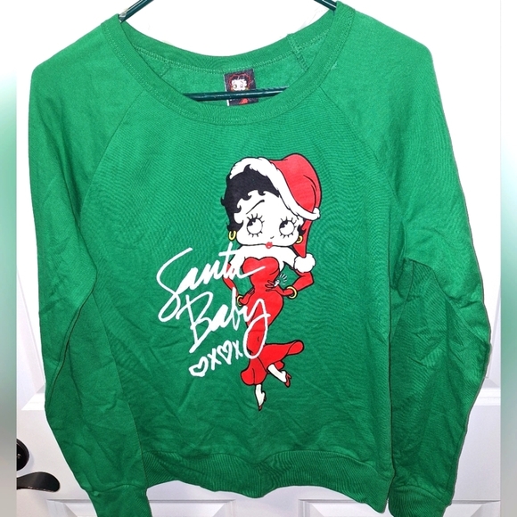 A Betty Boop Santa Baby green sweatshirt in a Juniors Large. EUC - Picture 1 of 5